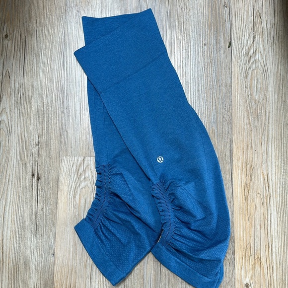 Lululemon - Picture 3 of 3